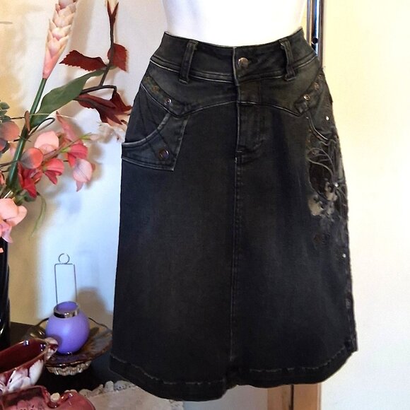 NWT I AM GIA Blue Stretch Cotton Knee Length Floral Embroidered Denim Skirt - Picture 4 of 8